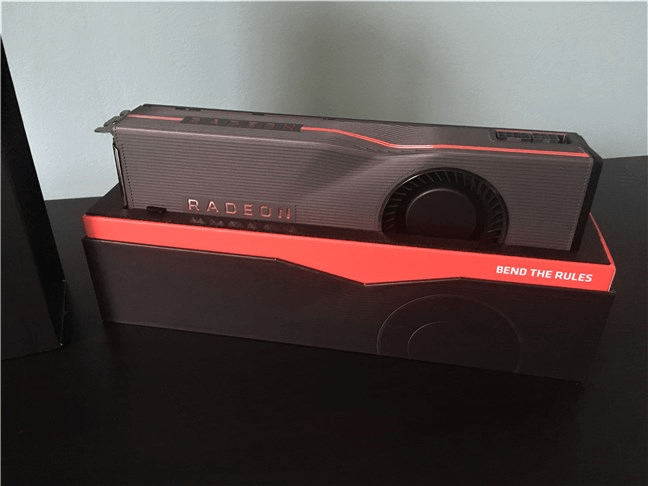 AMD Radeon RX 5700 XT în cutia sa