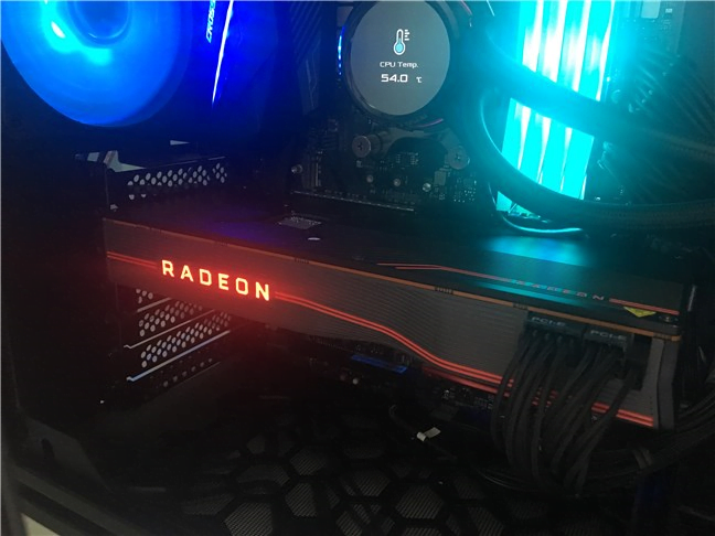 AMD Radeon RX 5700 XT în funcțiune