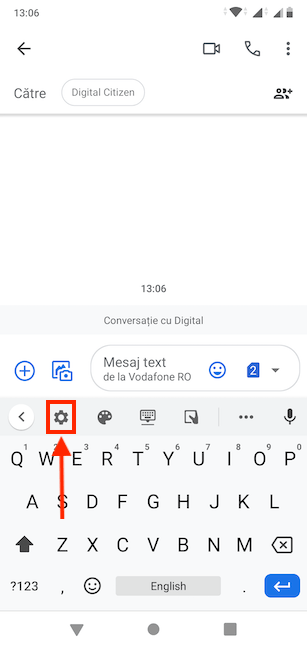 Apasă pe butonul ca o roată dințată pentru a deschide setările Gboard