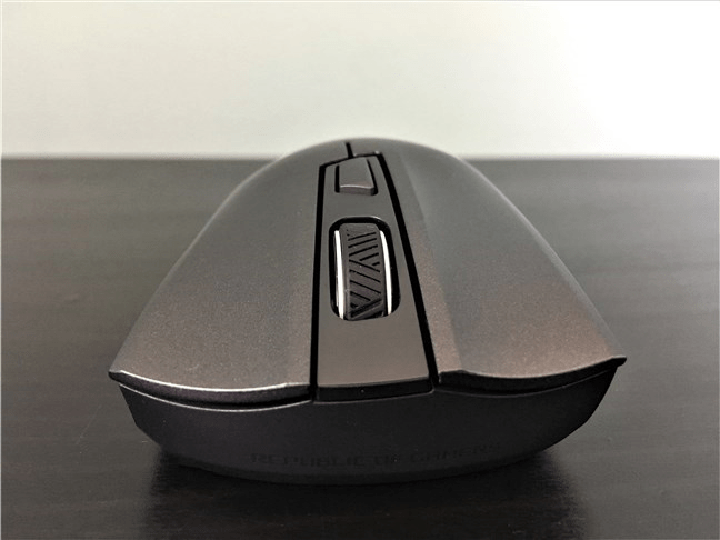 Partea frontală a lui ASUS ROG Strix Carry