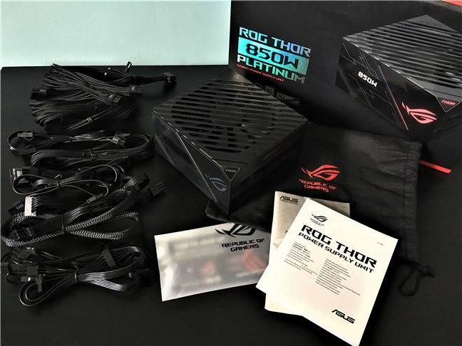 ASUS ROG Thor 850W Platinum: ce găsești în cutie