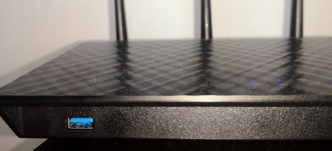 Portul USB 3.0 de pe ASUS RT-AC67U