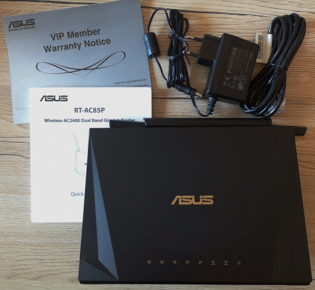 ASUS RT-AC85P - Ce găsești în cutie