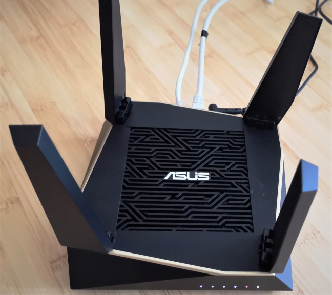 Partea de sus a ASUS RT-AX92U