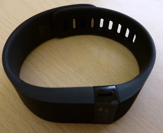 Fitbit Charge HR, wearable, purtabila, bratara, pasi, puls, somn, monitorizare, review