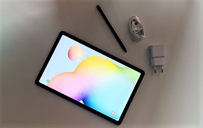 Tableta Samsung Galaxy Tab S6 Lite, împreună cu încărcătorul și creionul S Pen