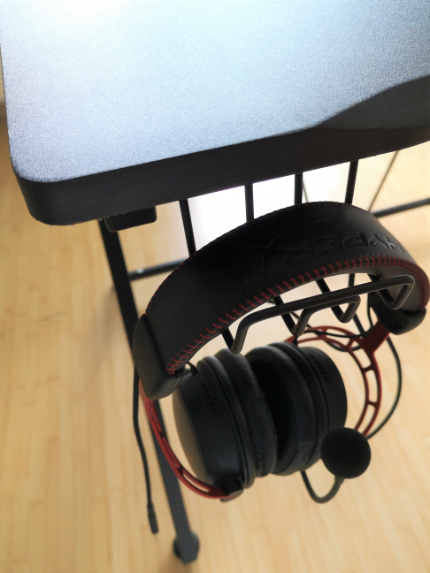 Suportul pentru căști de pe Trust GXT 711 Dominus