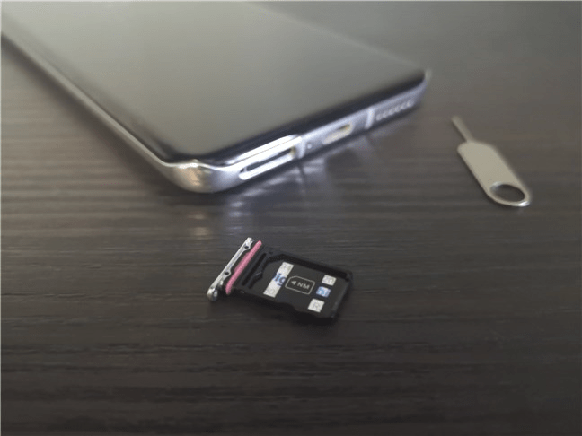 Huawei P40 Pro: Suportul de cartelă SIM și card NM SD