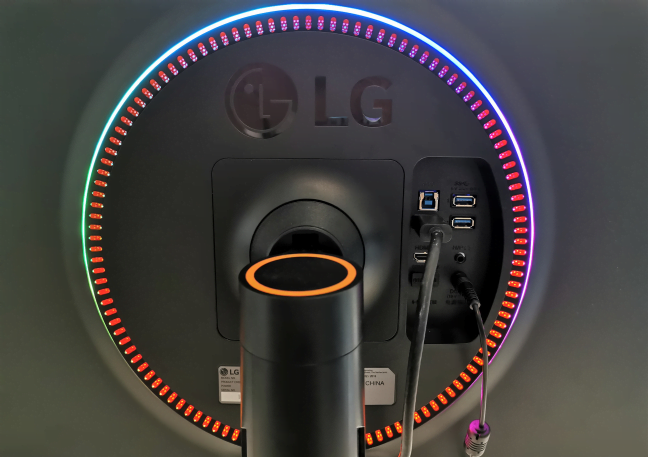 Spatele monitorului de gaming LG 34GK950G ultra-wide