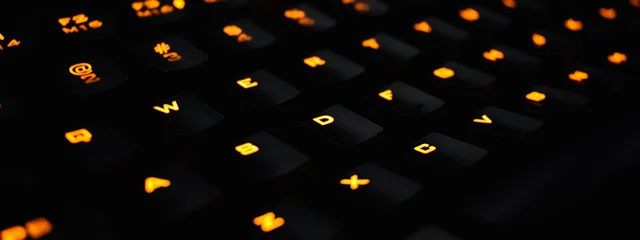 Comparație tastaturi de gaming: Ce primești pentru 200 de lei vs. 900 de lei?