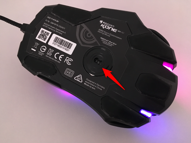 Senzorul optic de 12.000 DPI de pe mouse-ul ROCCAT Kone AIMO