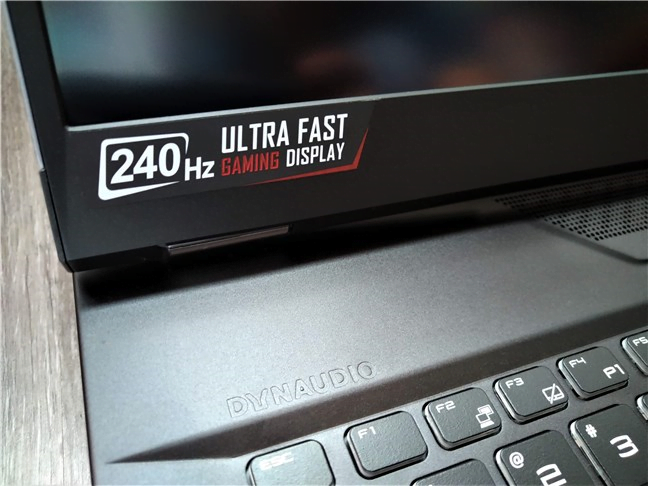 MSI GT76 Titan DT 9SG cu ecran super-rapid cu o rată de reîmprospătare de 240 Hz