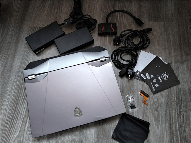 MSI GT76 Titan DT 9SG: Conținutul cutiei