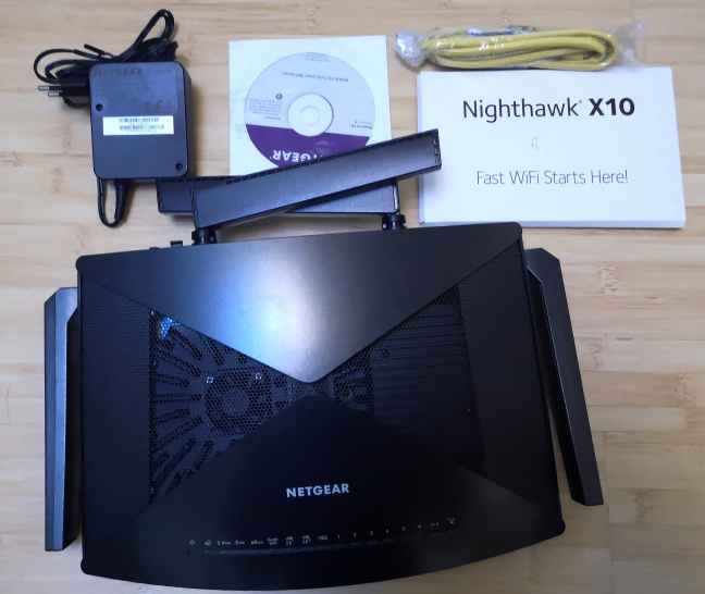 Ce găsești în cutia Netgear Nighthawk X10