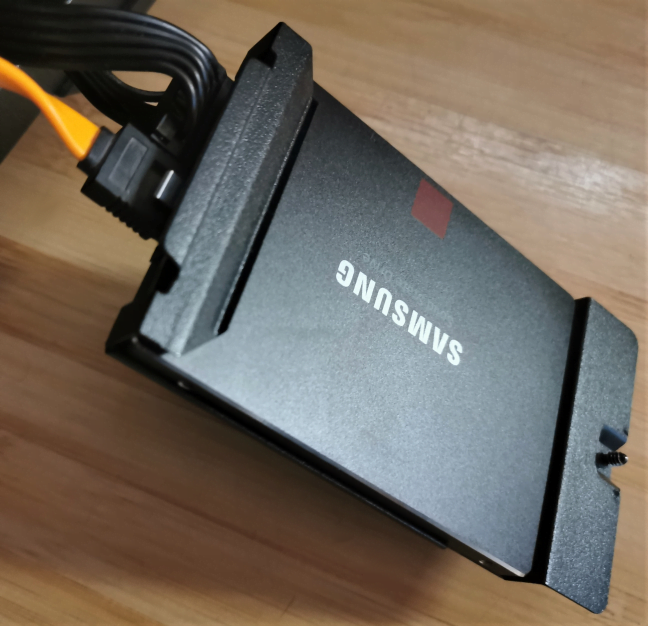 SSD SATA de la Samsung care folosește factorul de mărime de 2,5&quot;