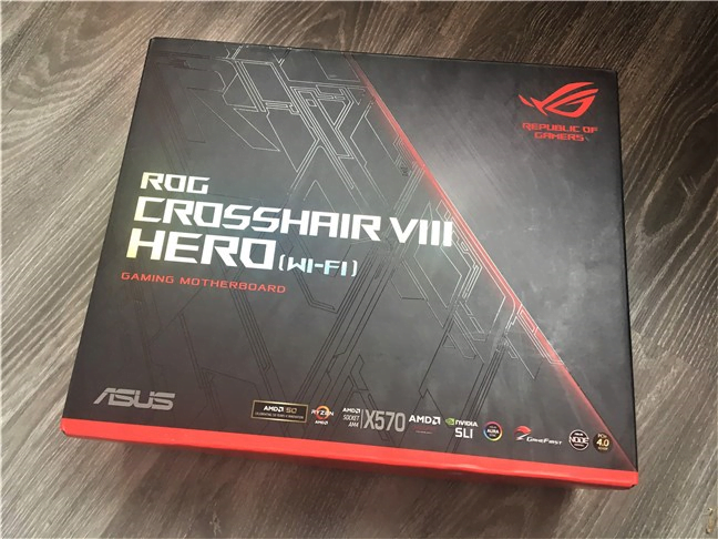 Cutia plăcii de bază ASUS ROG Crosshair VIII Hero (Wi-Fi)