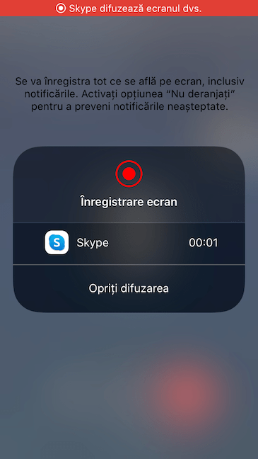 O dungă roșie e afișată în partea de sus cât timp partajezi ecranul iPhone-ului tău