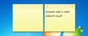 Două note adezive pe desktop