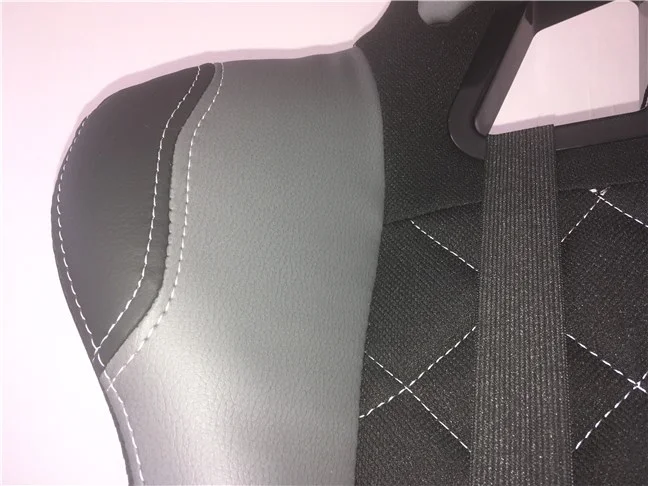 Inserții din piele artificială pe scaunul de gaming Trust GXT 707 Resto V2