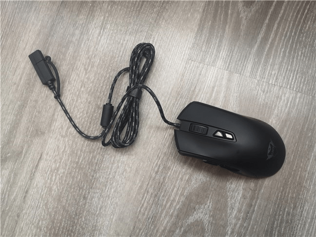 Cablul USB al mouse-ului de gaming Trust GXT 900 Qudos
