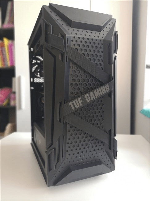 Partea din față a carcasei de calculator ASUS TUF Gaming GT301