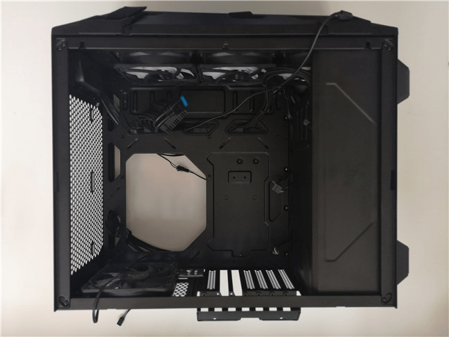 Carcasa de PC ASUS TUF Gaming GT301 cu sursa de alimentare montată