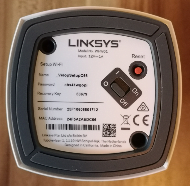 Butoanele de pe fundul Linksys Velop WHW01