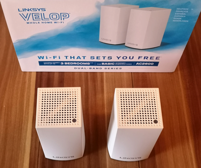 Pachetul în care vine Linksys Velop WHW01