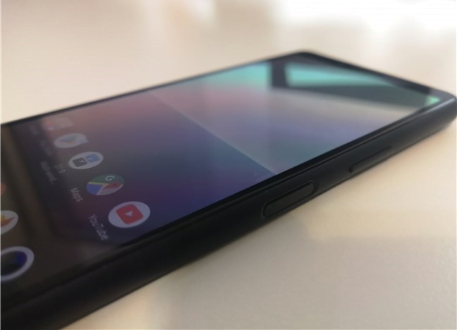 Sony Xperia 10 II: butonul hibrid de pornire și citire amprente