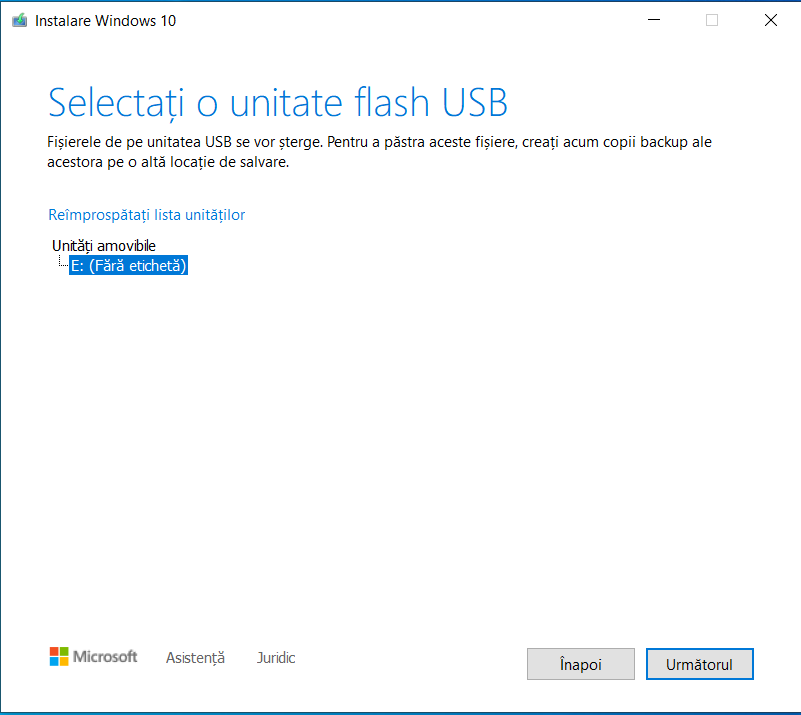 SelecteazÄƒ unitatea USB pe care vei crea suportul de instalare pentru Windows 10