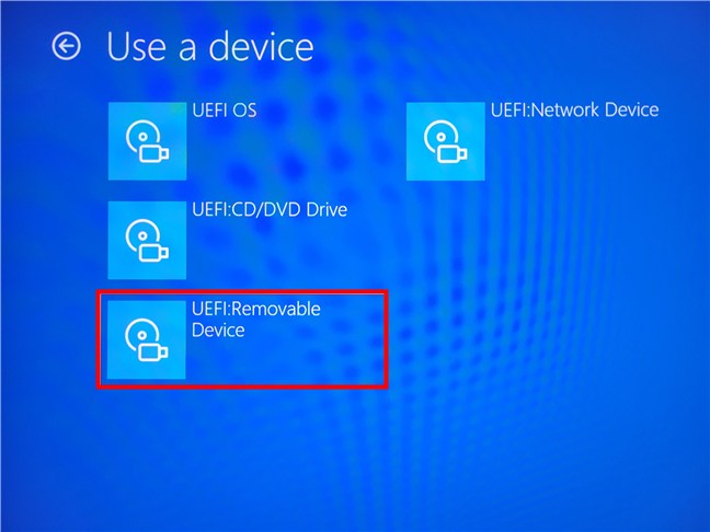 PorneÈte PC-ul folosind un kit de instalare Windows (USB, DVD etc.)