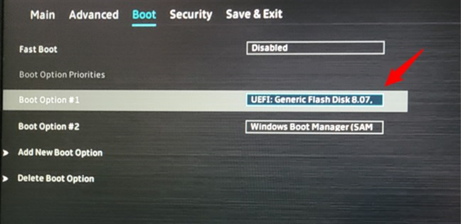 Mutarea unitÄÈii flash USB la începutul listei de boot