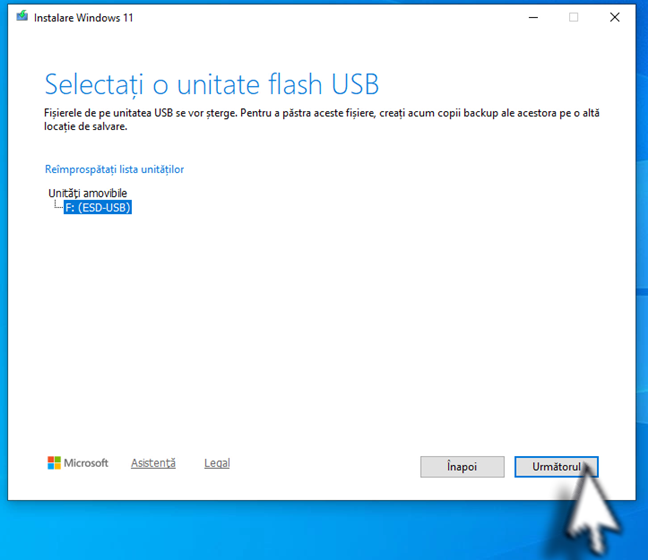 Selecteaz&Auml; stick-ul USB pentru crearea suportului de instalare