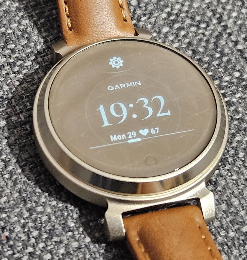 Garmin Lily 2 Classic are câteva feÈe de ceas elegante