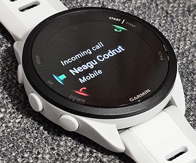 PoÈi accepta sau respinge apeluri de pe ceas