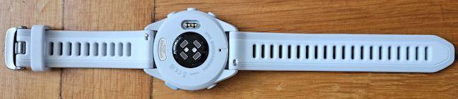 Acest ceas foloseÈte curele cu desfacere rapidÄ de 20 mm