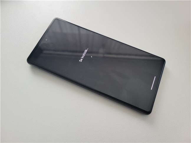 Un telefon cu Android care se închide