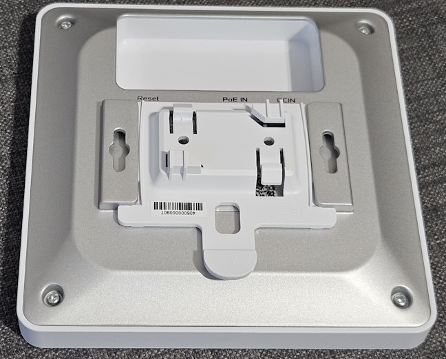 ASUS ExpertWiFi EBA63 poate fi montat Èi pe tavan
