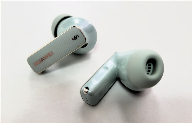 HUAWEI FreeBuds Pro 4 pot fi controlate prin gesturi