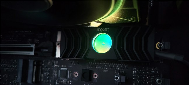SSD-ul are rÄcire activÄ integratÄ cu RGB