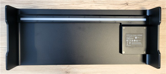 ExistÄ o bandÄ luminoasÄ RGB sub suport