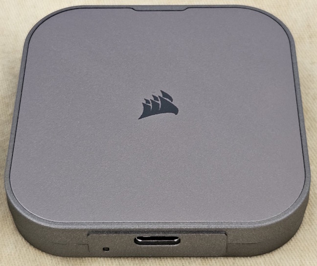 Corsair EX400U are un port USB-C pe spate