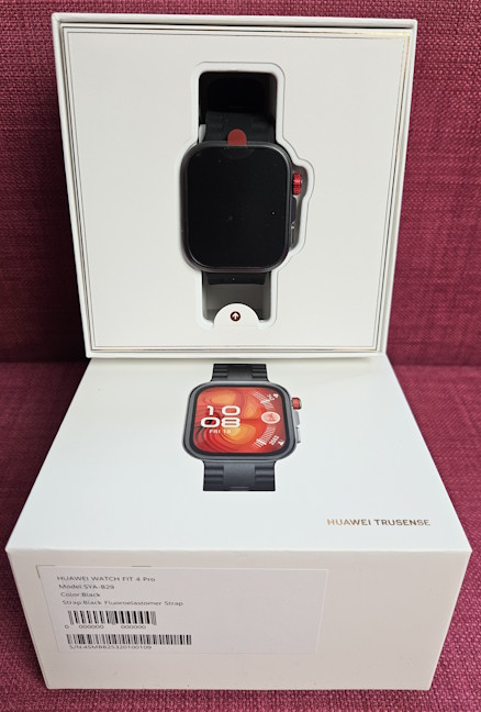 Deschide cutia pentru a vedea smartwatch-ul