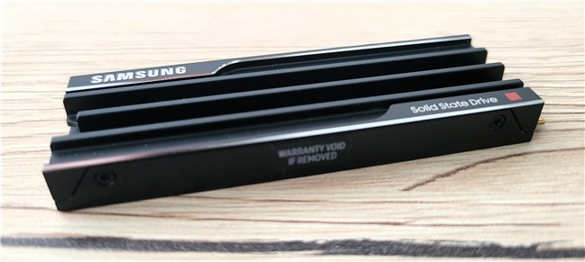 SAMSUNG SSD 9100 PRO cu radiator