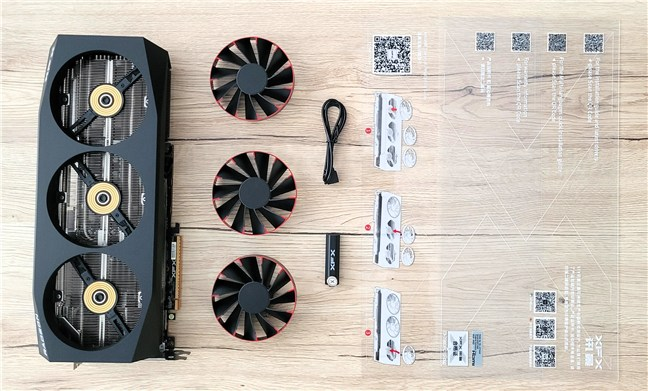 ÃŽn cutie, placa este separatÄƒ de ventilatoare