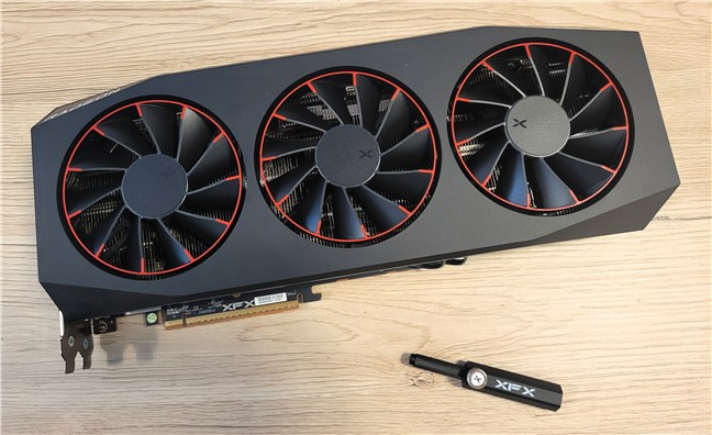 Placa video este Ã®n ton cu identitatea vizualÄƒ Red Team