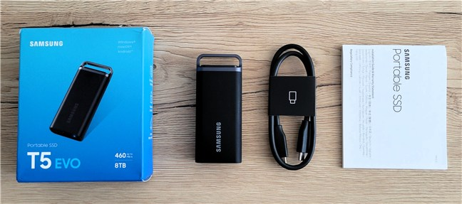 SSD-ul include un cablu USB-C
