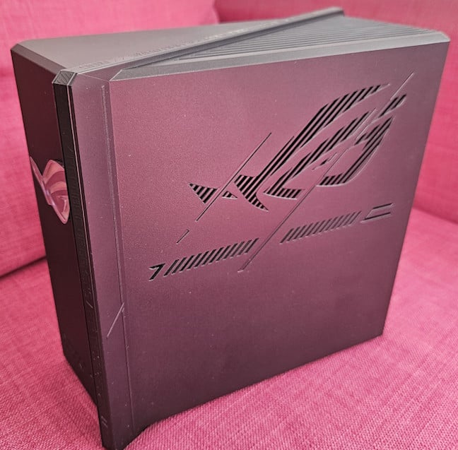 Marca Republic of Gamers este peste tot pe router