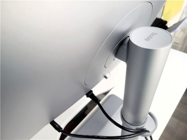 Se poate roti, înclina Èi pivota