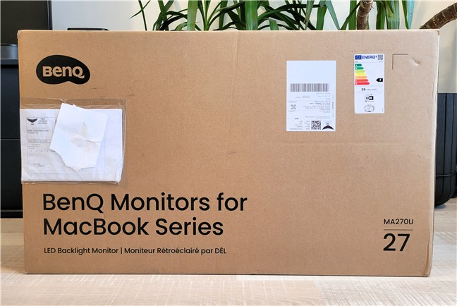 Cutia modelului BenQ MA270U are un aspect destul de simplu la exterior